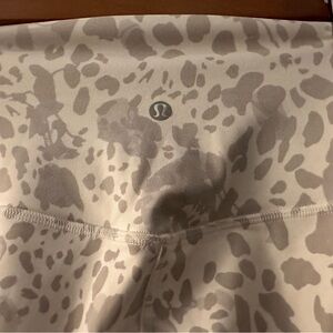 Lululemon Athletica Gray Patterned Leggings